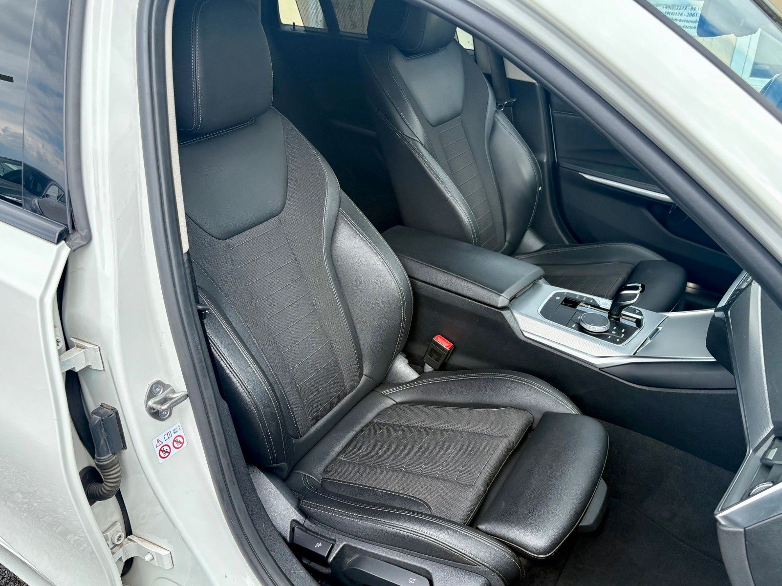 Fahrzeugabbildung BMW 320d xDrive SPORT LINE Navi Laser Standhz Leder