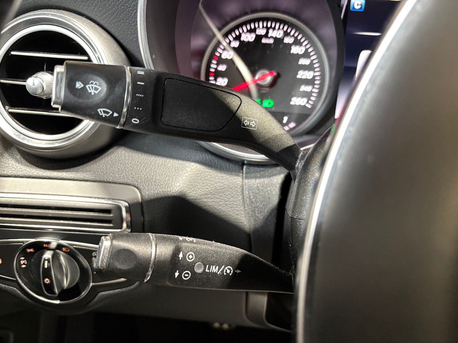 Fahrzeugabbildung Mercedes-Benz C 200 Lim. C 200 CGI/AMG-LINE/PDC/SOUND/SHZ/KLIM