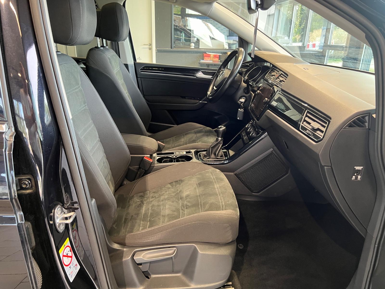 Volkswagen Touran Highline*ALCANTARA*PANO*AHK