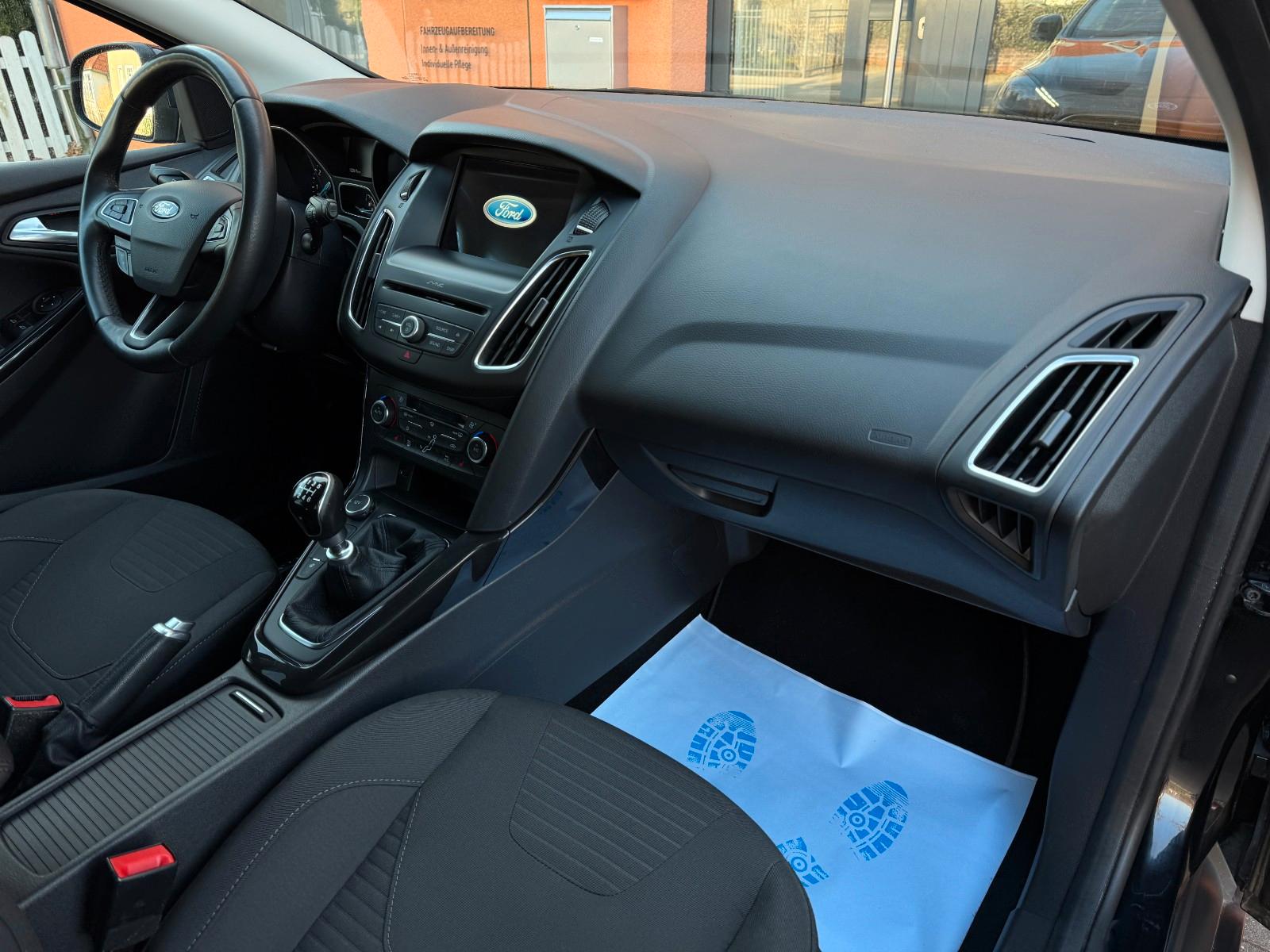 Ford Focus Turnier Titanium - Inkl. Doppel Garantie