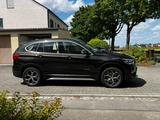 BMW X1 xDrive20i Automatik, AHK, Parkassistent, Navi - BMW X1 in Augsburg