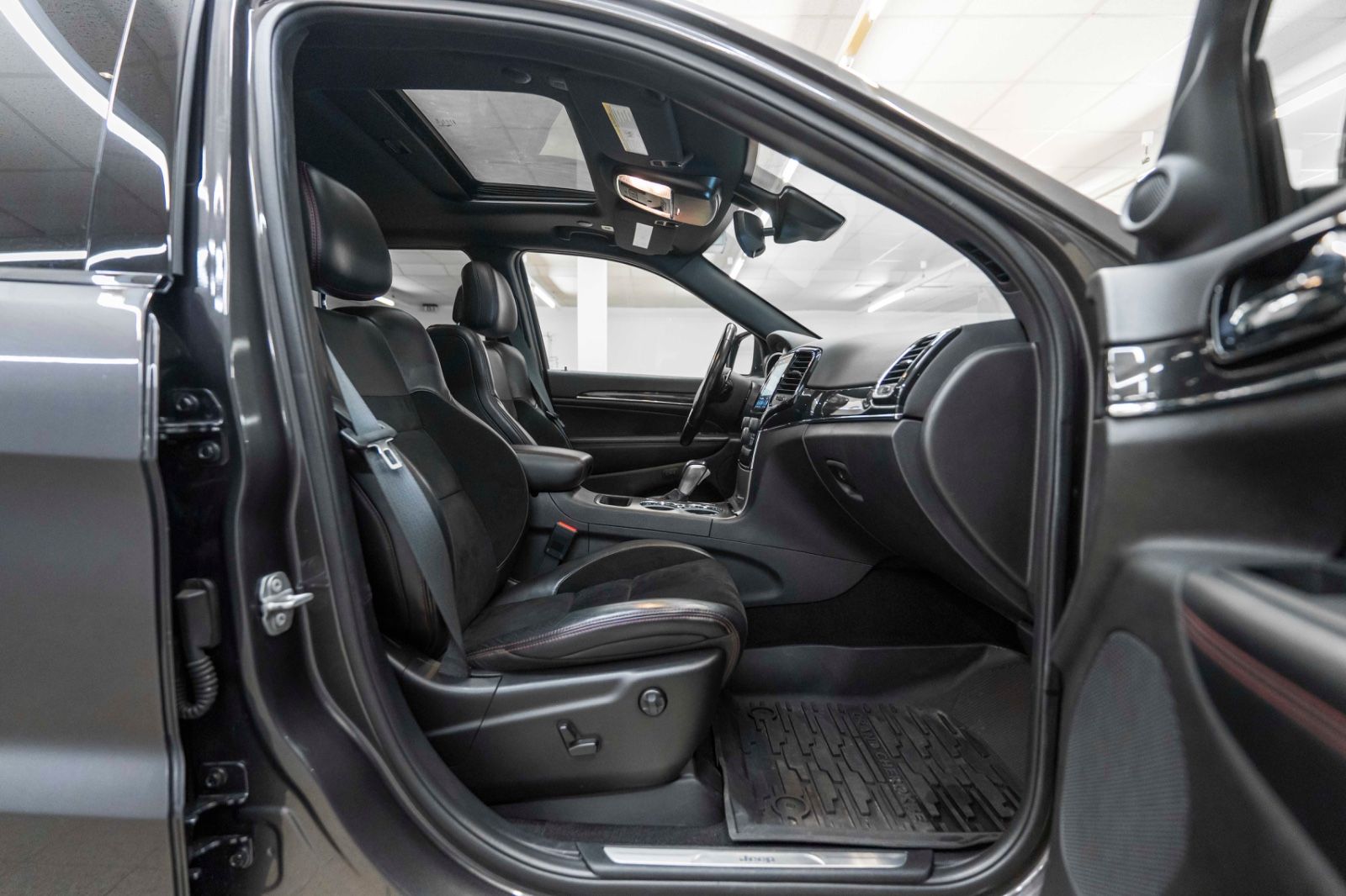Fahrzeugabbildung Jeep Grand Cherokee Laredo X 3,6L LPG 4X4 KAM PANO