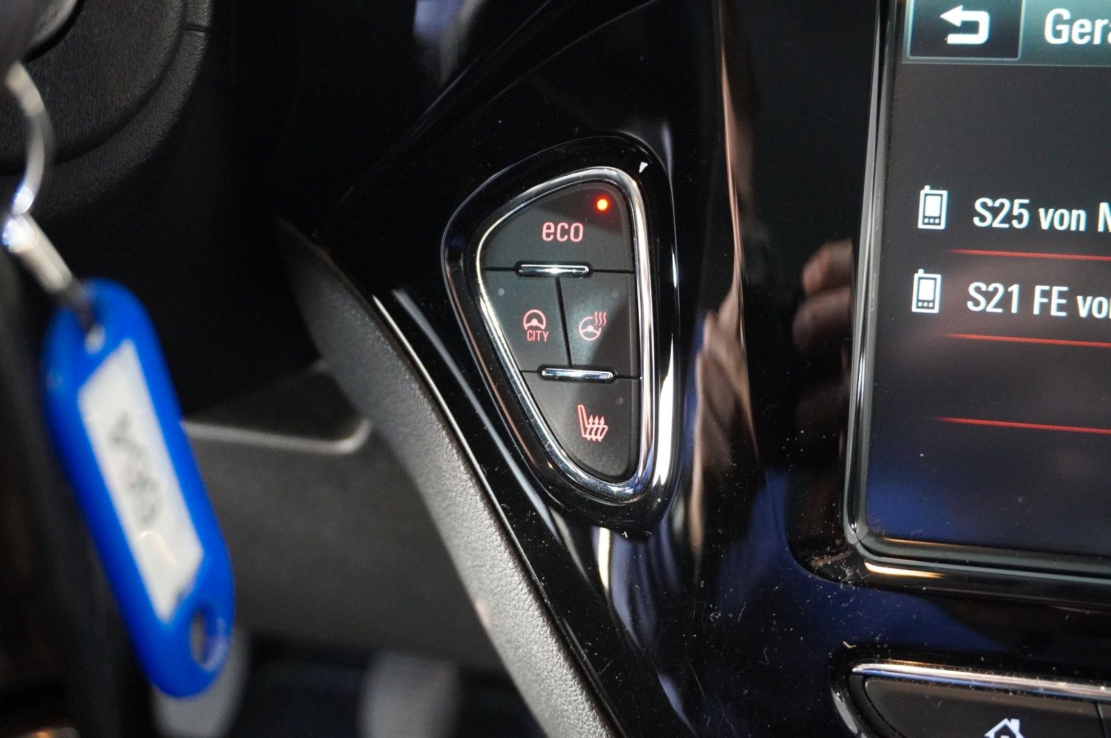 Fahrzeugabbildung Opel Corsa E 1.4 120 JAHRE 5-TÜR NAVI/SHZ/KAMERA/TEMP