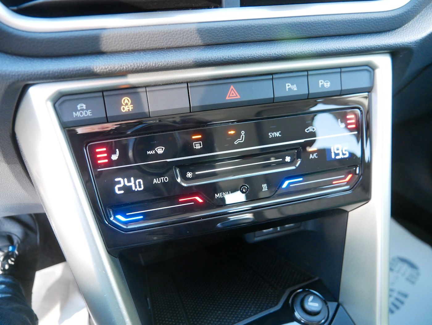 Fahrzeugabbildung Volkswagen T-Roc 1.0 TSI MOVE NEU38T AHK Standheiz ACC SHZ