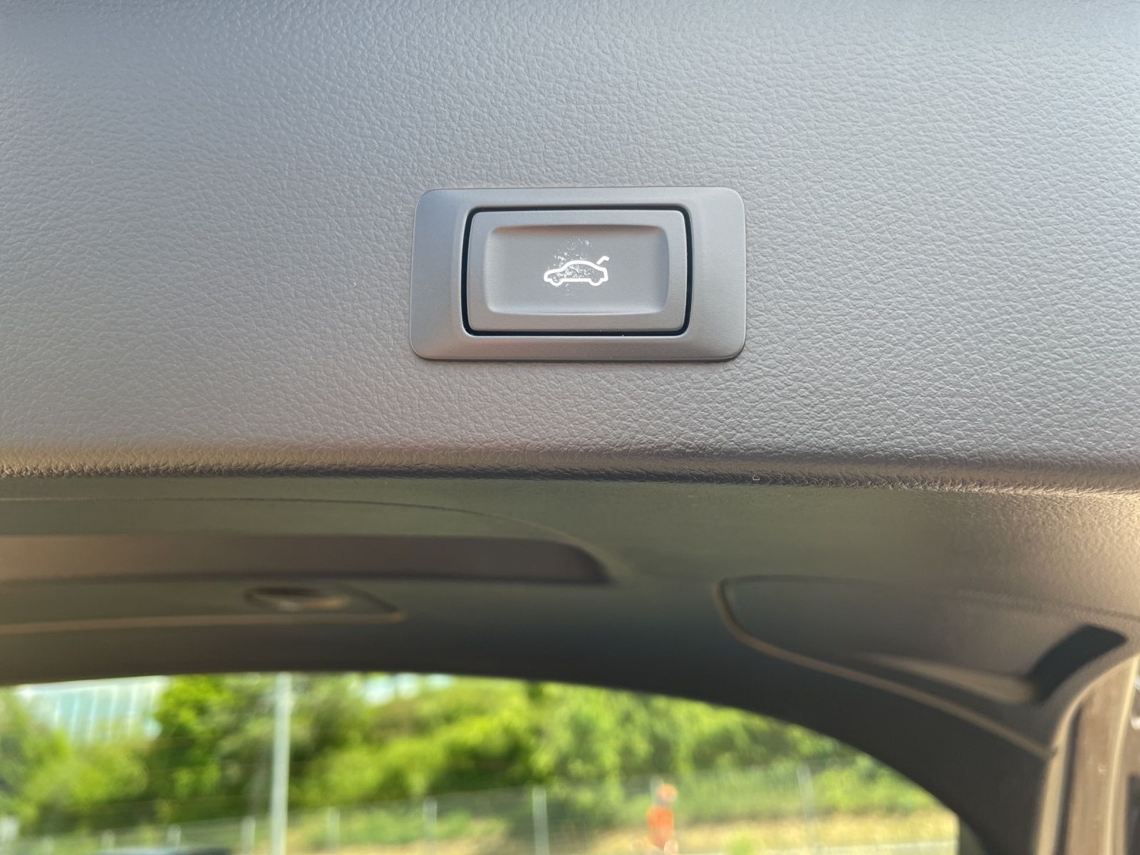 Fahrzeugabbildung Audi A6 Avant S-Line TDI LED 20" AHK STH SHZ HuD PDC