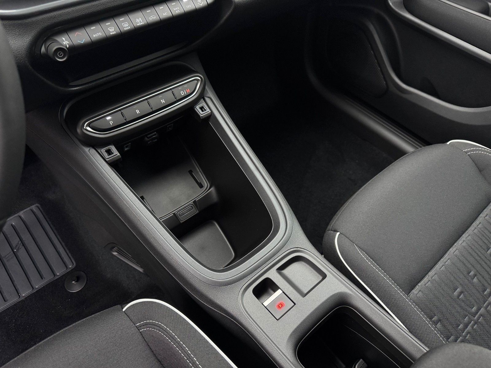 Fahrzeugabbildung Fiat 600 1.2 BUSINESS EDITION NAVI SITZHEIZUNG KLIMA