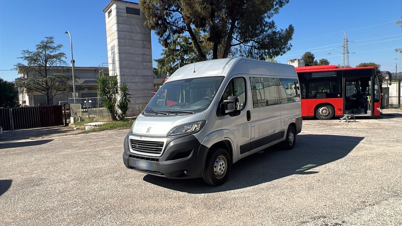Peugeot Minibus per disabili 9 posti usato Peugeot Boxer imagem 2