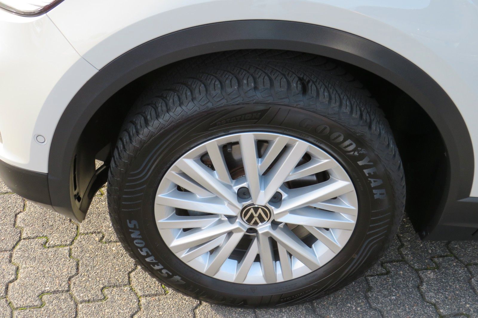 Fahrzeugabbildung Volkswagen T-Roc Life DSG AHK NAVI SITZH. APP-CON. LED 1Hd