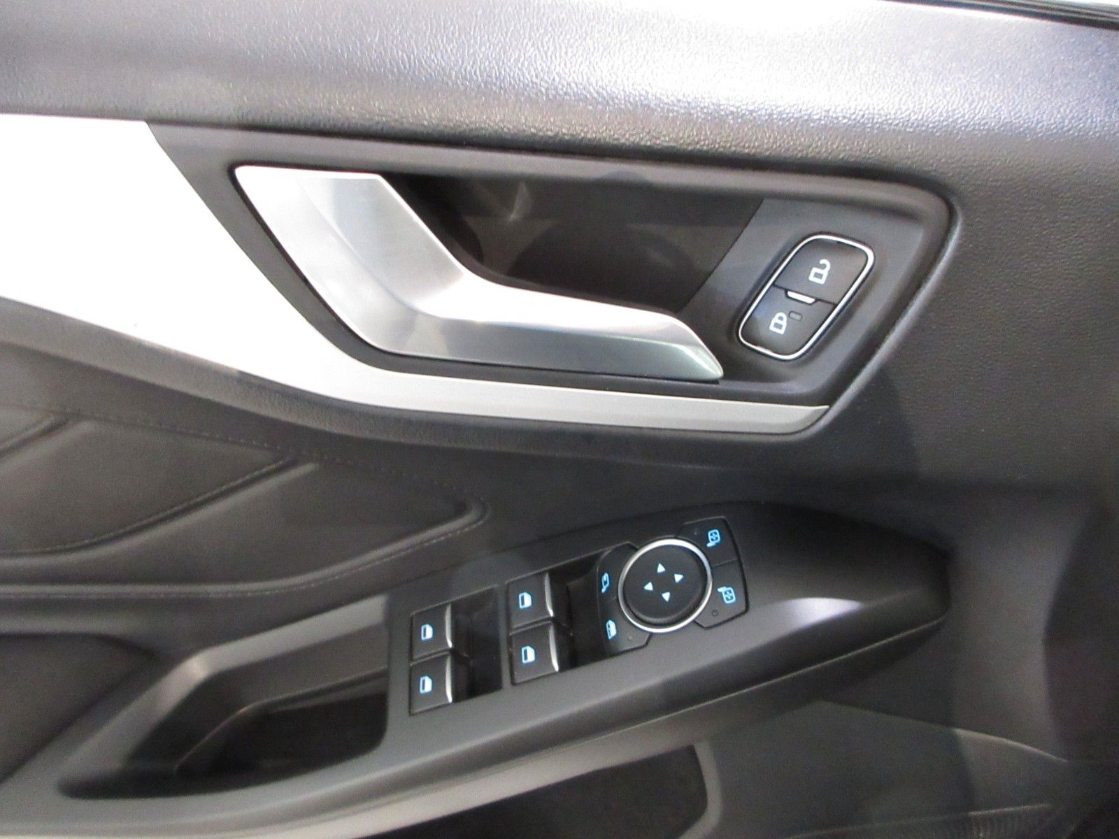 Fahrzeugabbildung Ford Focus Turnier 1.5D Cool & Conn LED/SHZ/LHZ