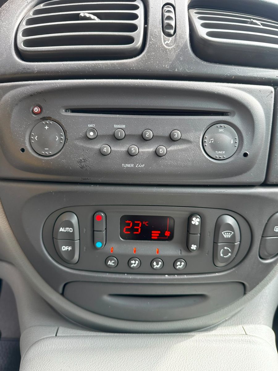 Fahrzeugabbildung Renault Scenic