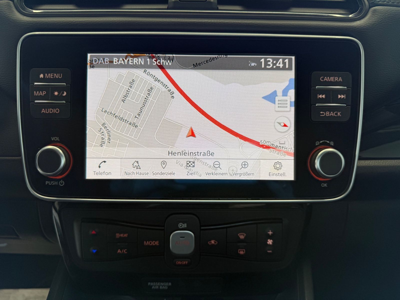 Fahrzeugabbildung Nissan Leaf Tekna Winter-Paket 2-Farb-Lackierung BOSE