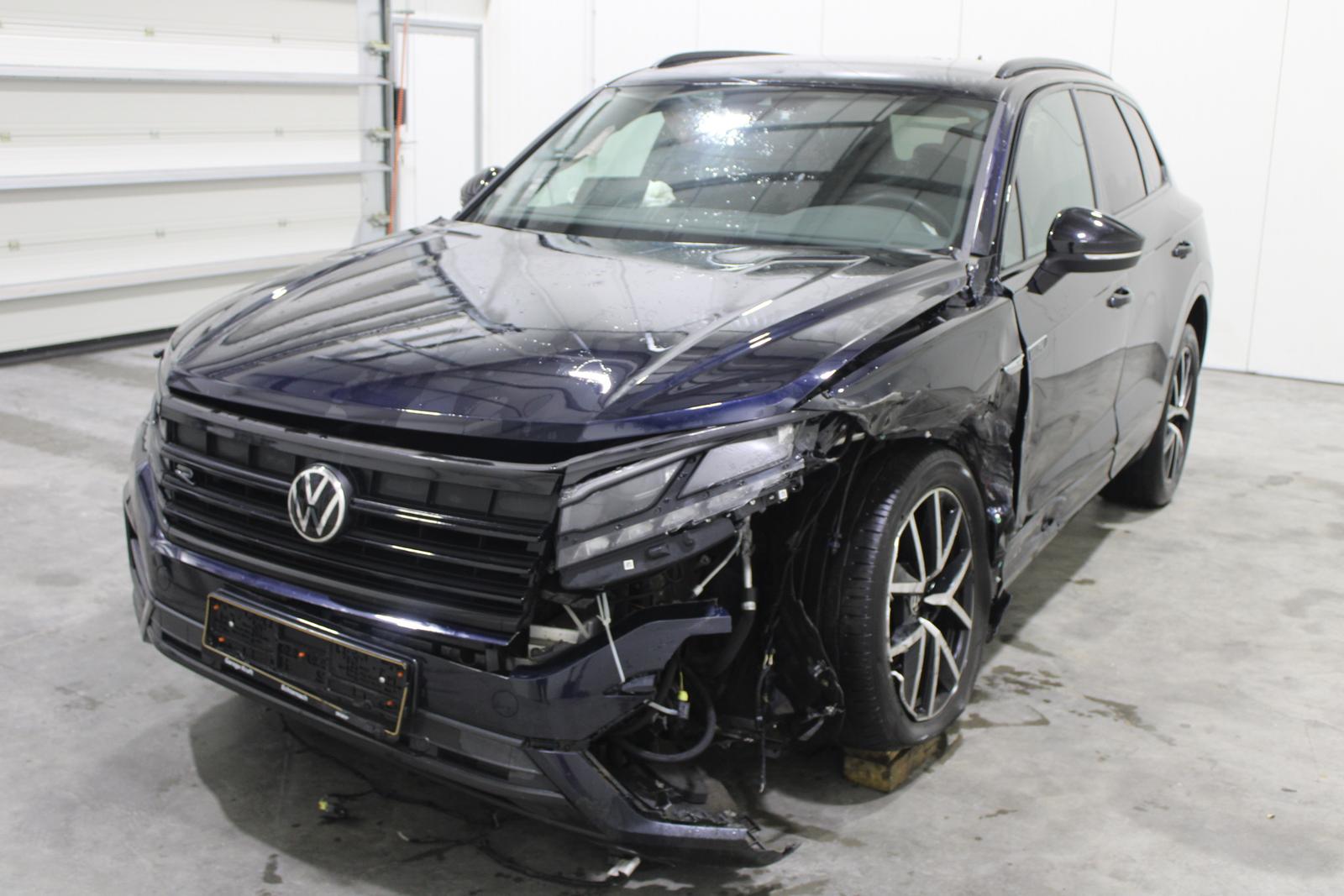 Volkswagen Touareg R-LINE AUTO