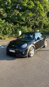 MINI  Cooper S F56 mit harman/kardon und 18 Zoll Alu