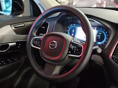 Fahrzeugabbildung Volvo XC 90 T8 Plus Dark Recharge Plug-In Hybrid AWD