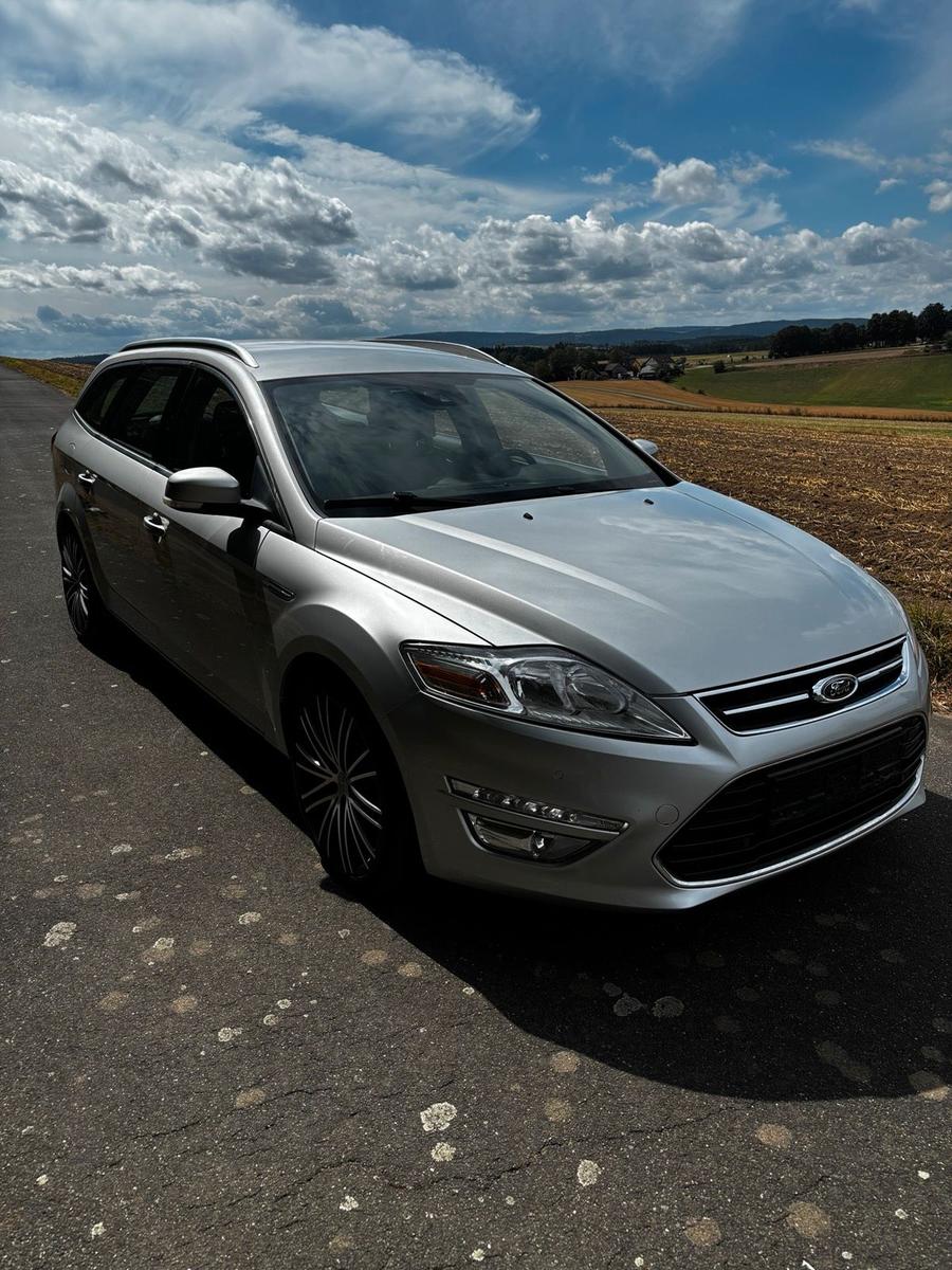 Ford Mondeo 2013 — rear view