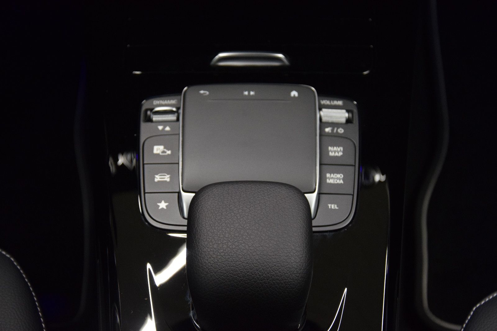 Fahrzeugabbildung Mercedes-Benz A 250 e Edition 2020 AMG Kamera LED MBUX Night