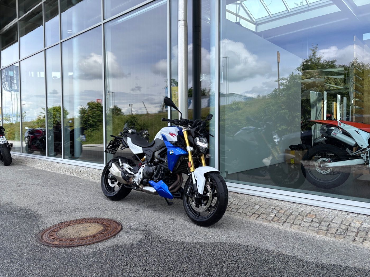 Fahrzeugabbildung BMW F 900 R 3 Pakete Style Sport,