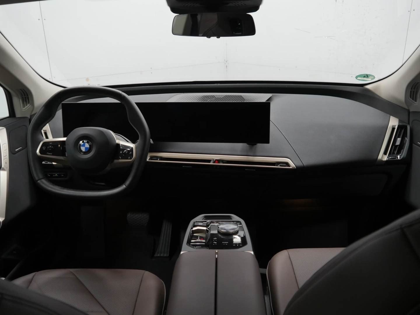 Fahrzeugabbildung BMW iX xDrive45 HK Surroung, Lenkradhzg, 21" Aerodyn