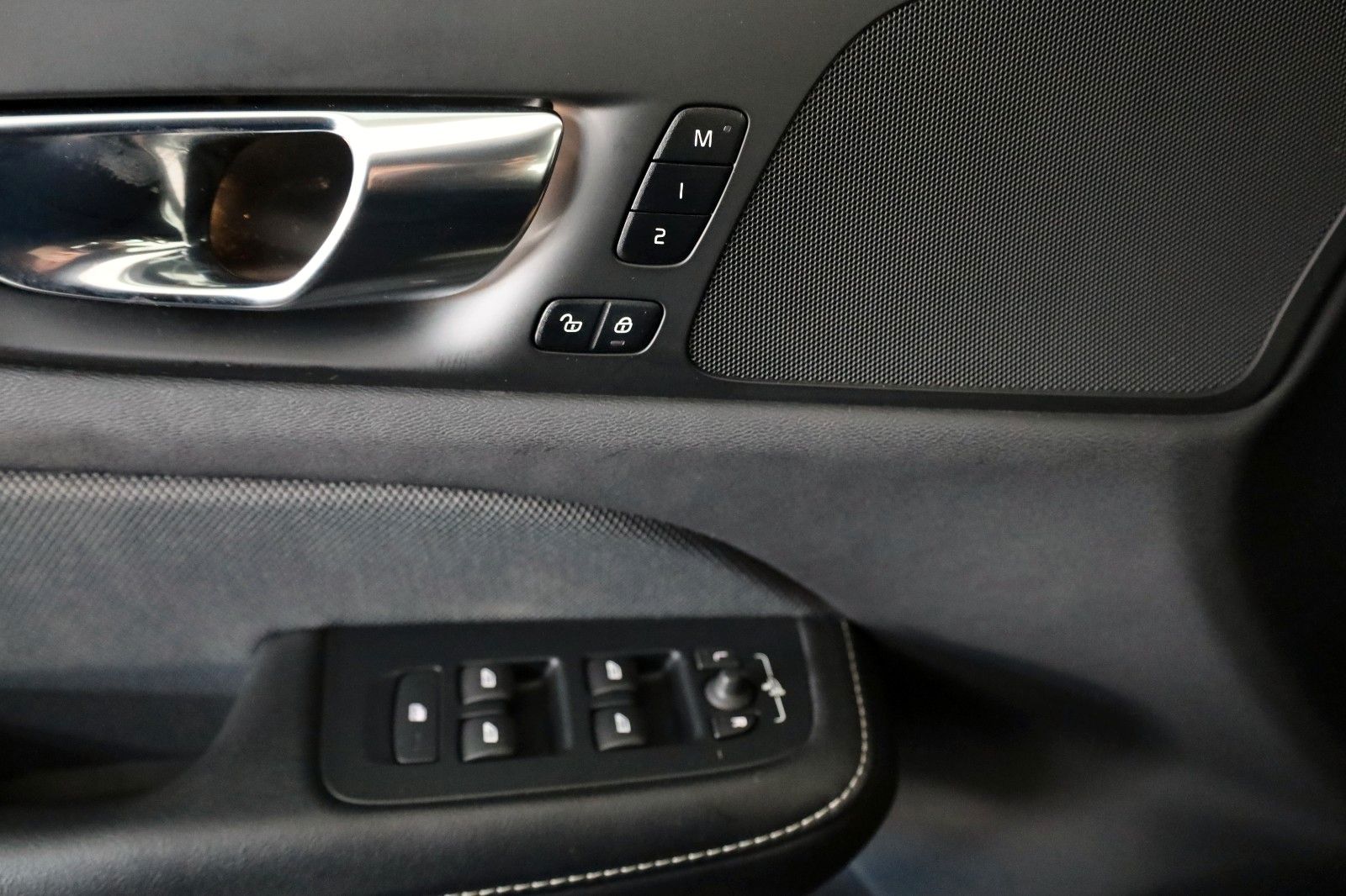 Fahrzeugabbildung Volvo V60 R Design,Leder,Sportsitz,Navi,LED,Memory,AHK