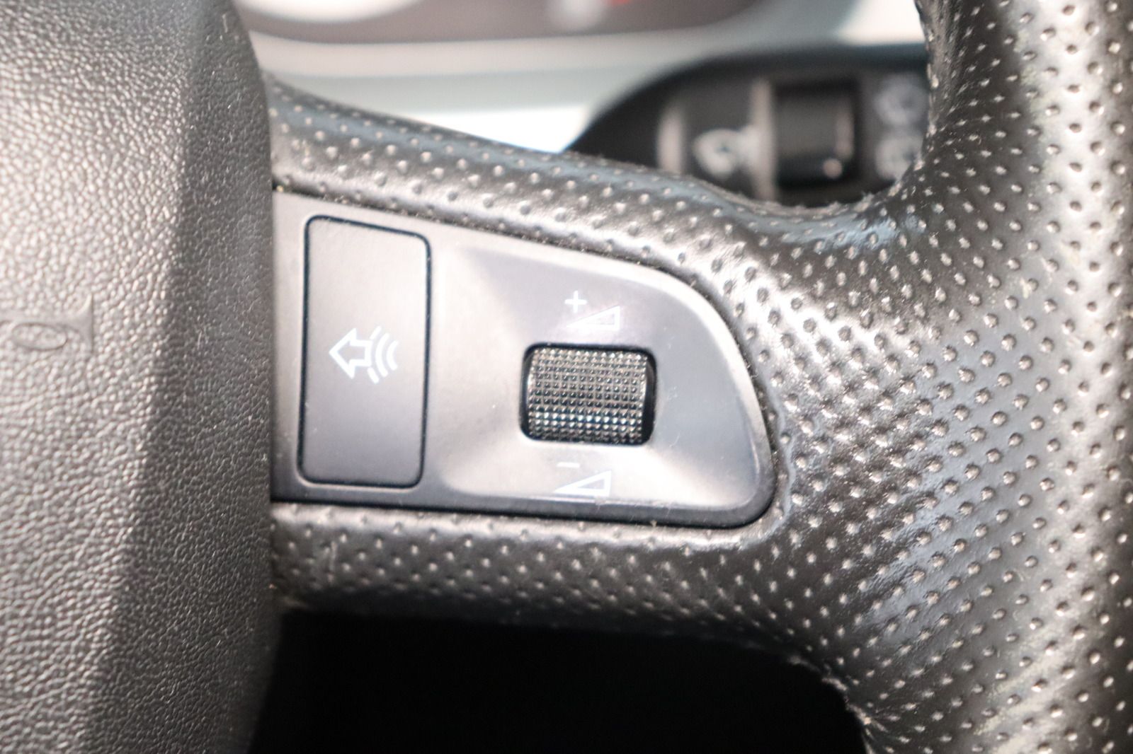 Fahrzeugabbildung Audi A6 2.0 TDI multitronic Avant * Xenon * AHK * PDC