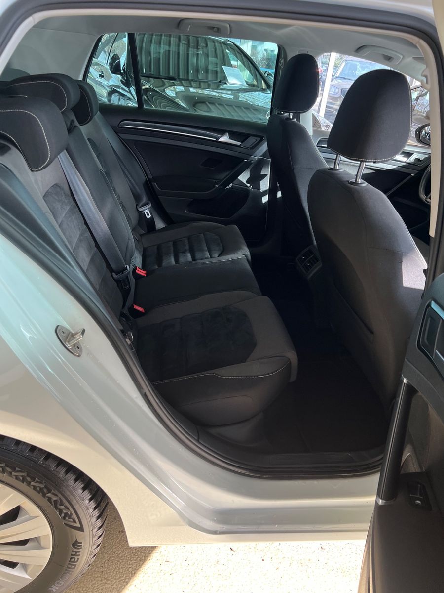 Fahrzeugabbildung Volkswagen Golf VII Lim. 2.0 TDI Highline PANORAMADACH*1.HD