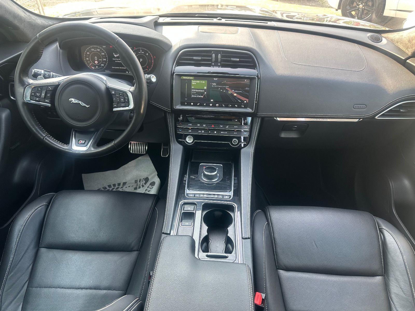 Fahrzeugabbildung Jaguar F-PACE S AWD QUICKSHIFT*22`LM+PANO+HEADUP+KAM*