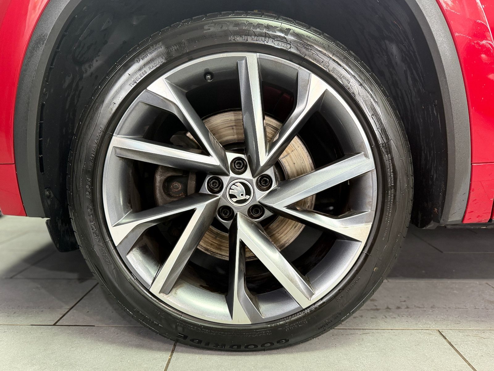 Fahrzeugabbildung SKODA Kodiaq Ambition 4x4|7-SITZER|CANTON|PANO|AHK