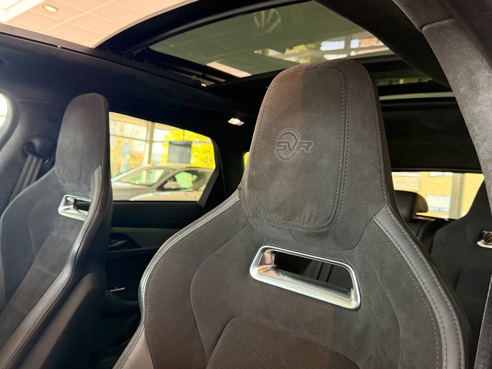 Fahrzeugabbildung Jaguar F-PACE SVR /PANO/MERIDIAN/360°KAM/HUD/AMBIENTE