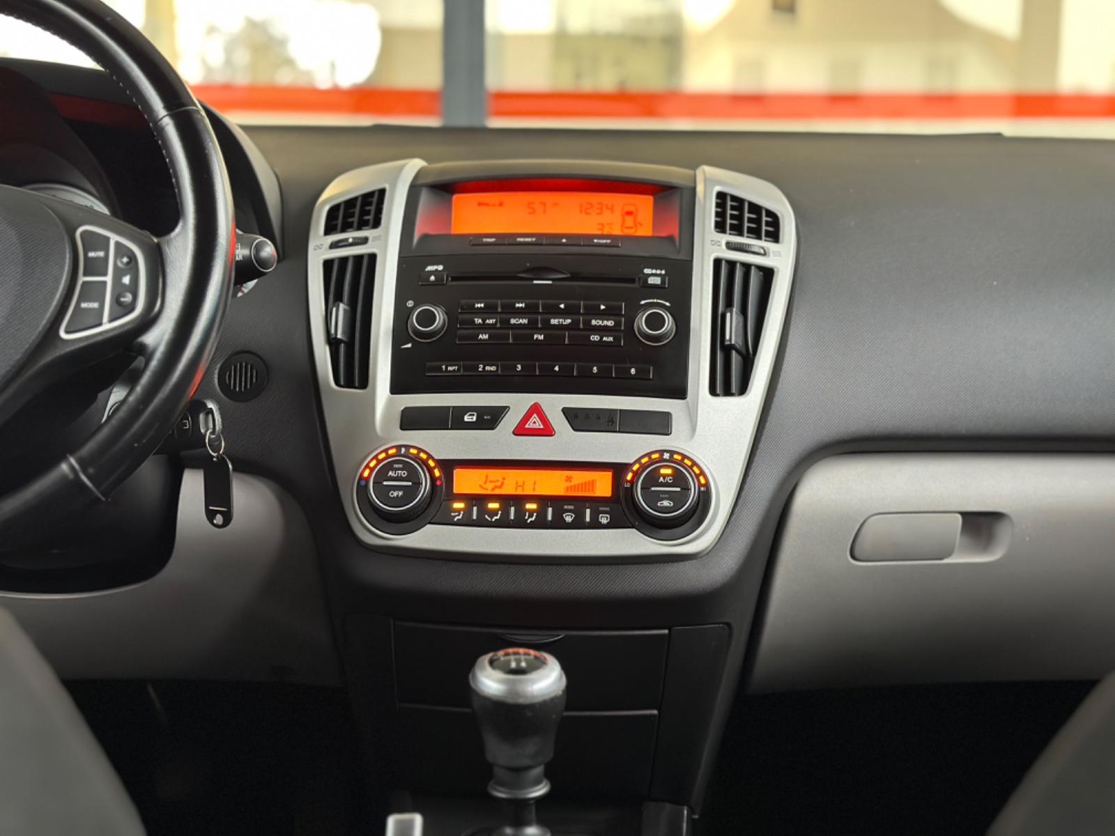 Kia cee'd 2009 — photo 10