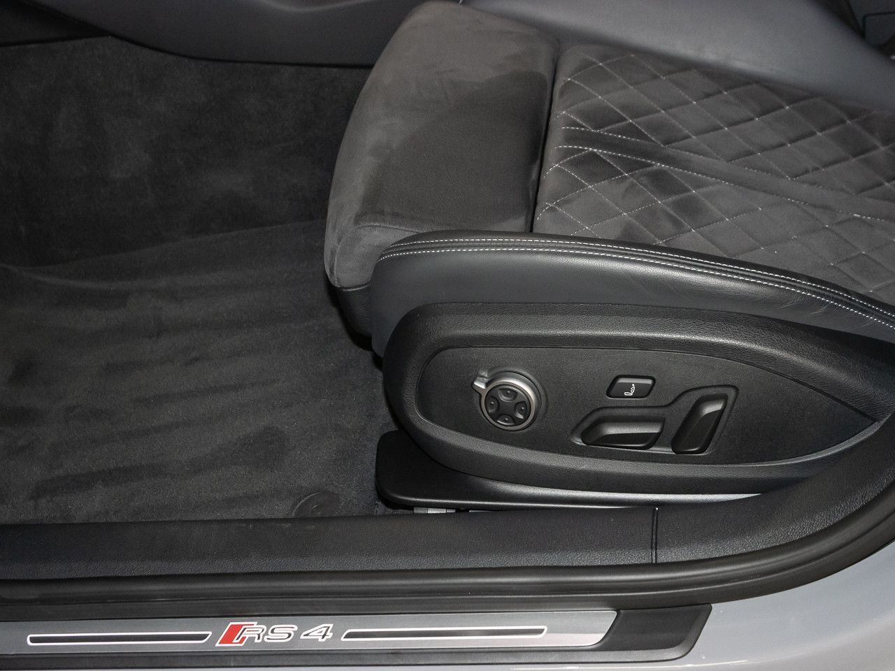 Audi RS4 Avant 2.9 TFSI quattro HeadUp Matrix AHK 20' foto 23