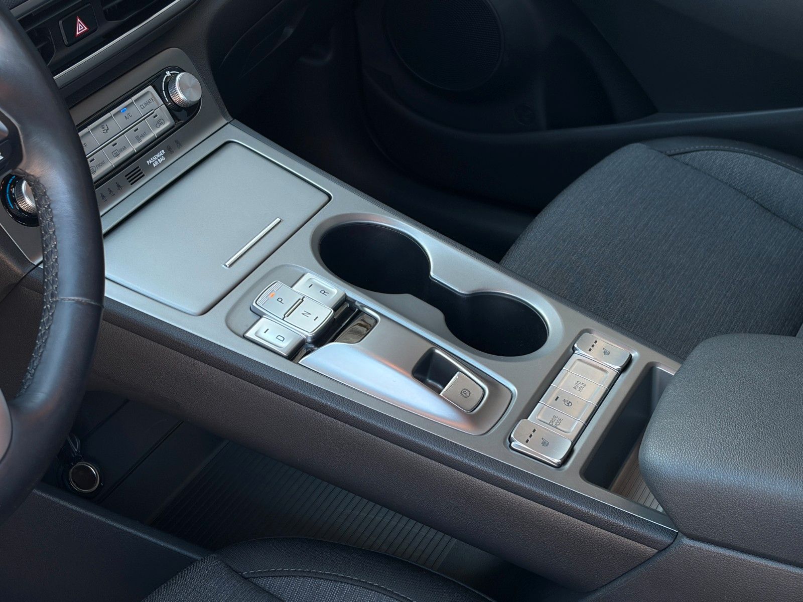 Fahrzeugabbildung Hyundai KONA E Select SHZ LHZ LKA LFA ACC CarPlay Navi