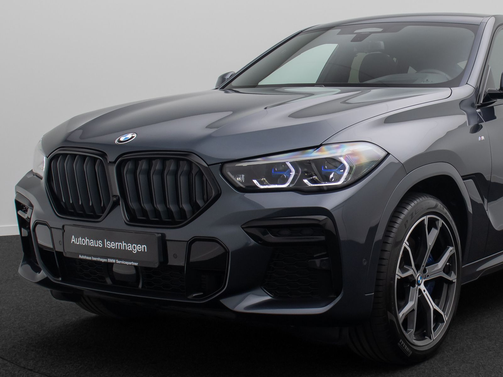 Fahrzeugabbildung BMW X6 xD30d M Sport 360&deg; HUD DAB SkyLounge H/K 21"