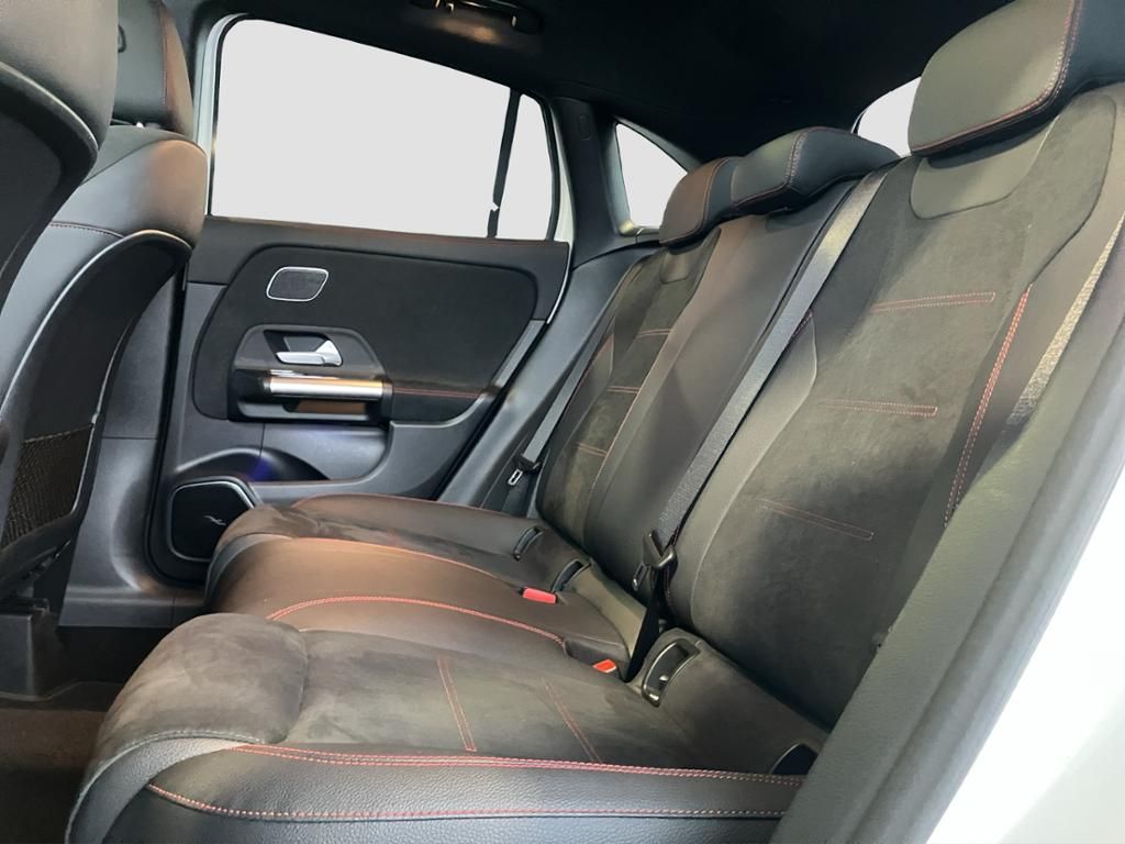 Fahrzeugabbildung Mercedes-Benz GLA 200 AMG*NIGHT*PANO*AHK*KEYL*BURM*360°KAMERA