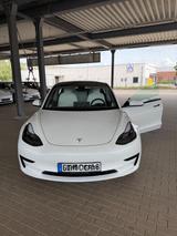 Tesla Model 3 Hinterradantrieb RWD, AHK, Innen weiß 
