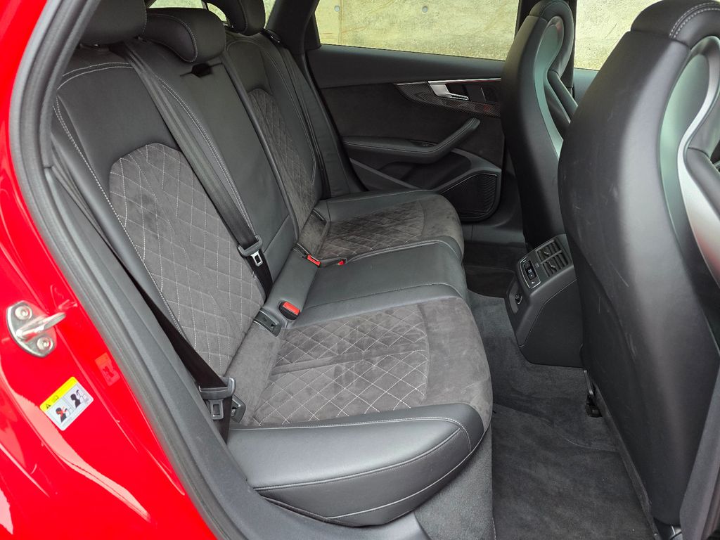 AUDI RS4 Avant 2.9 TFSI quattro erst 47Tkm Misanorot AUDI RS4 Avant 2.9 TFSI quattro erst 47Tkm Misanorot