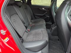 AUDI RS4 Avant 2.9 TFSI quattro erst 47Tkm Misanorot AUDI RS4 Avant 2.9 TFSI quattro erst 47Tkm Misanorot