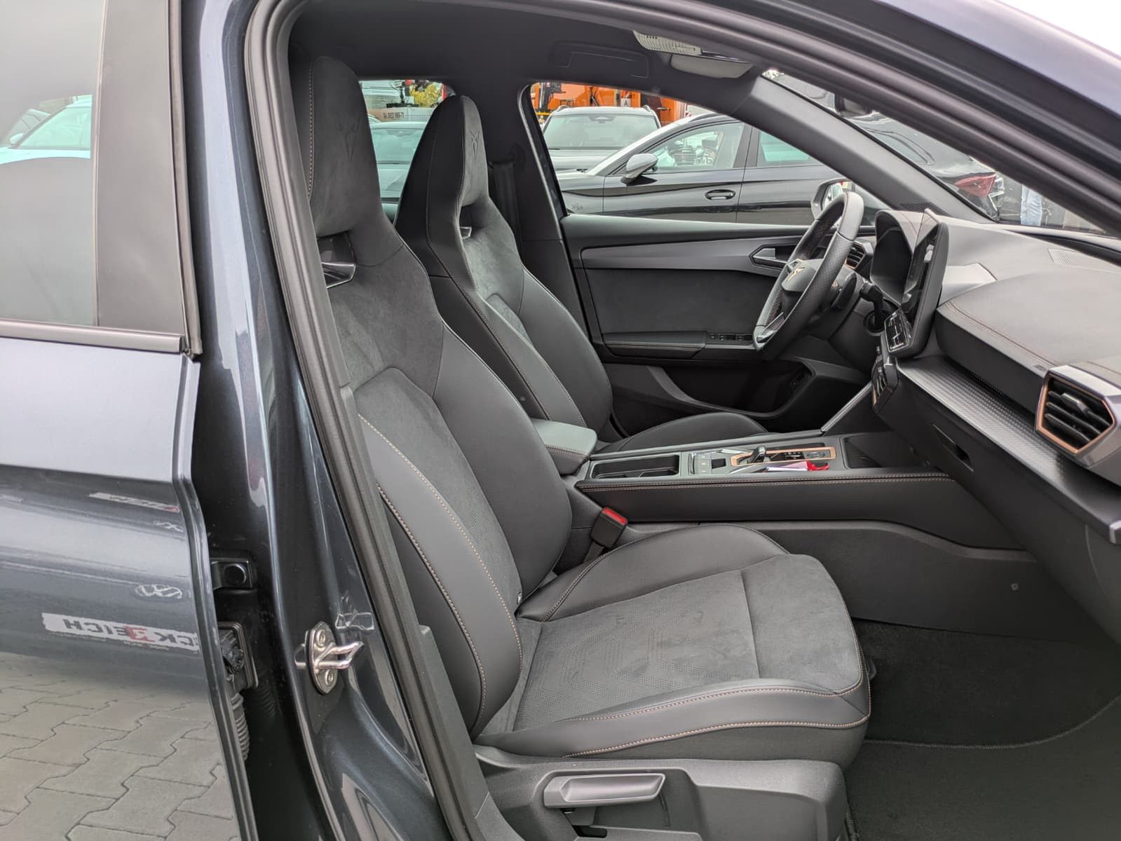 Fahrzeugabbildung CUPRA Leon 1.5 eTSI EDGE DSG*ACC*KAM*18"5JGARANTIE