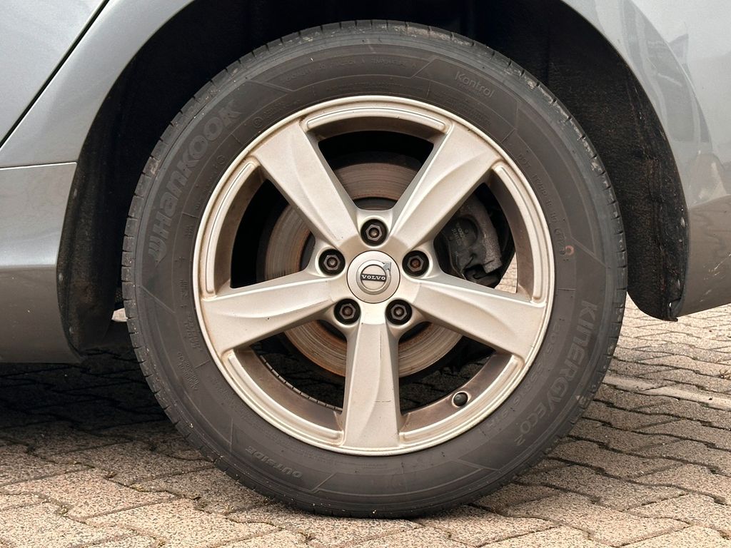 Volvo V40 D2 Kinetic *Navi*LED*CD-Player*Händler*