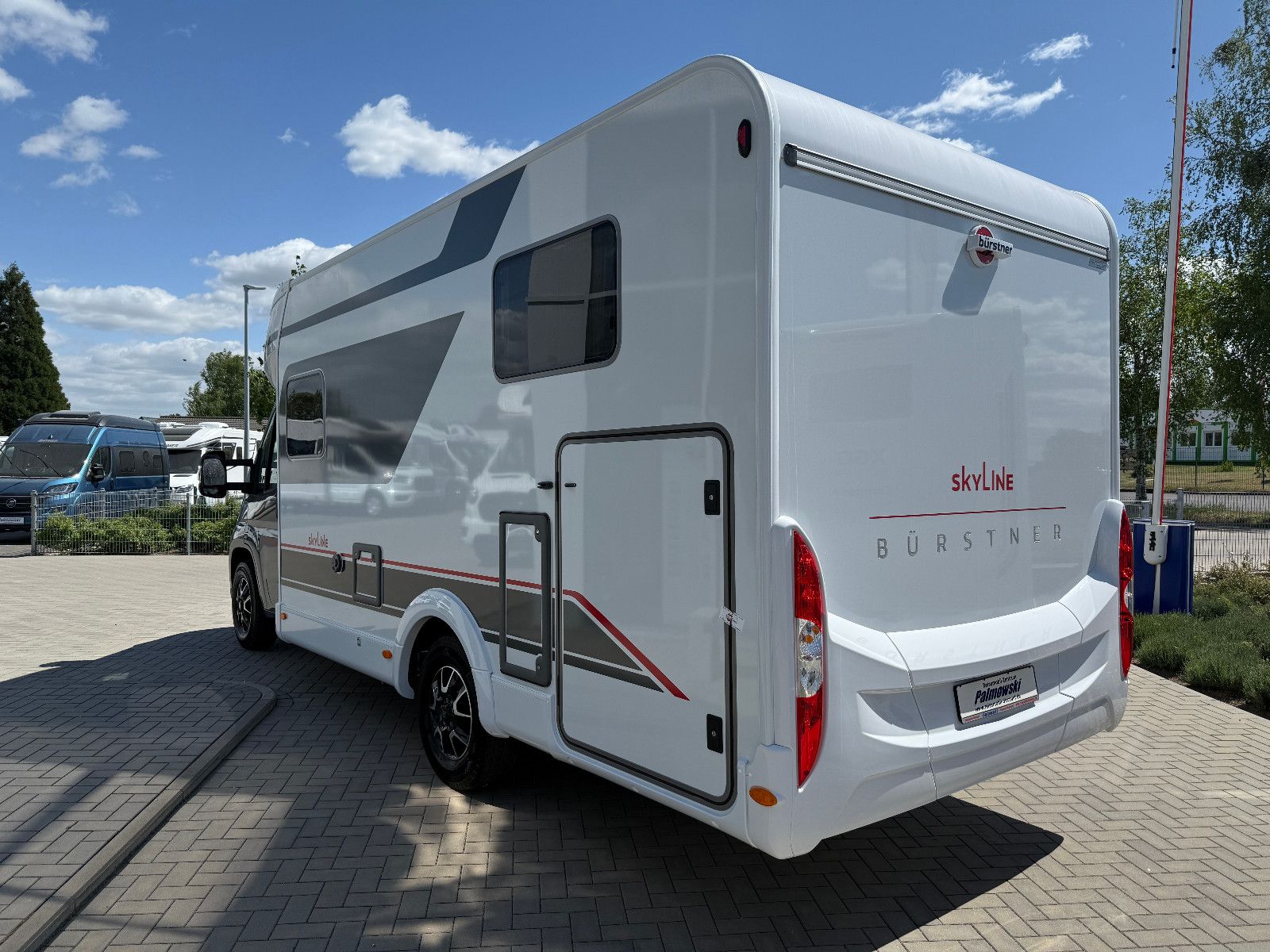 Fahrzeugabbildung Bürstner Lyseo Time Skyline 690G - Sie sparen 12.899€