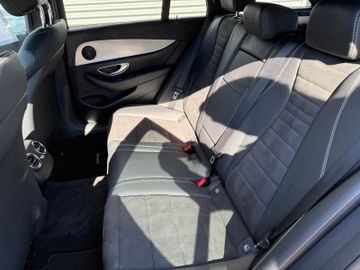 Mercedes-Benz E 220 T AMG+Night+Widescreen+Multib.+Kamera+LED