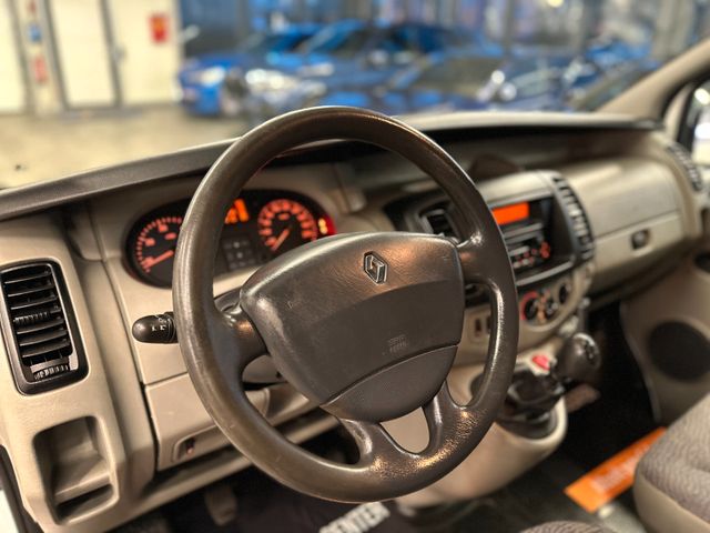 Renault Trafic Combi L1H1 2,7t  verglast*9- Sitzer*AHK*