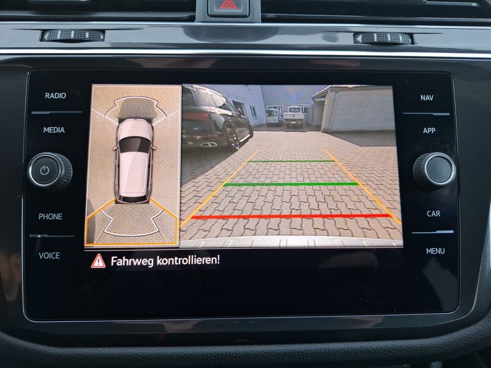 Fahrzeugabbildung Volkswagen Tiguan Allspace TDI R-Line DSG 4M Matrix AHK Nav