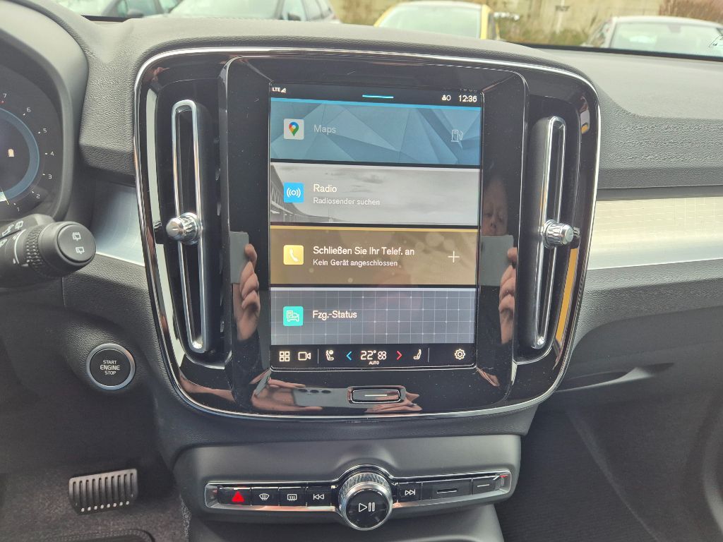 Fahrzeugabbildung Volvo XC40 B3 B DKG Plus Dark+HarmanKardon+Allwetter
