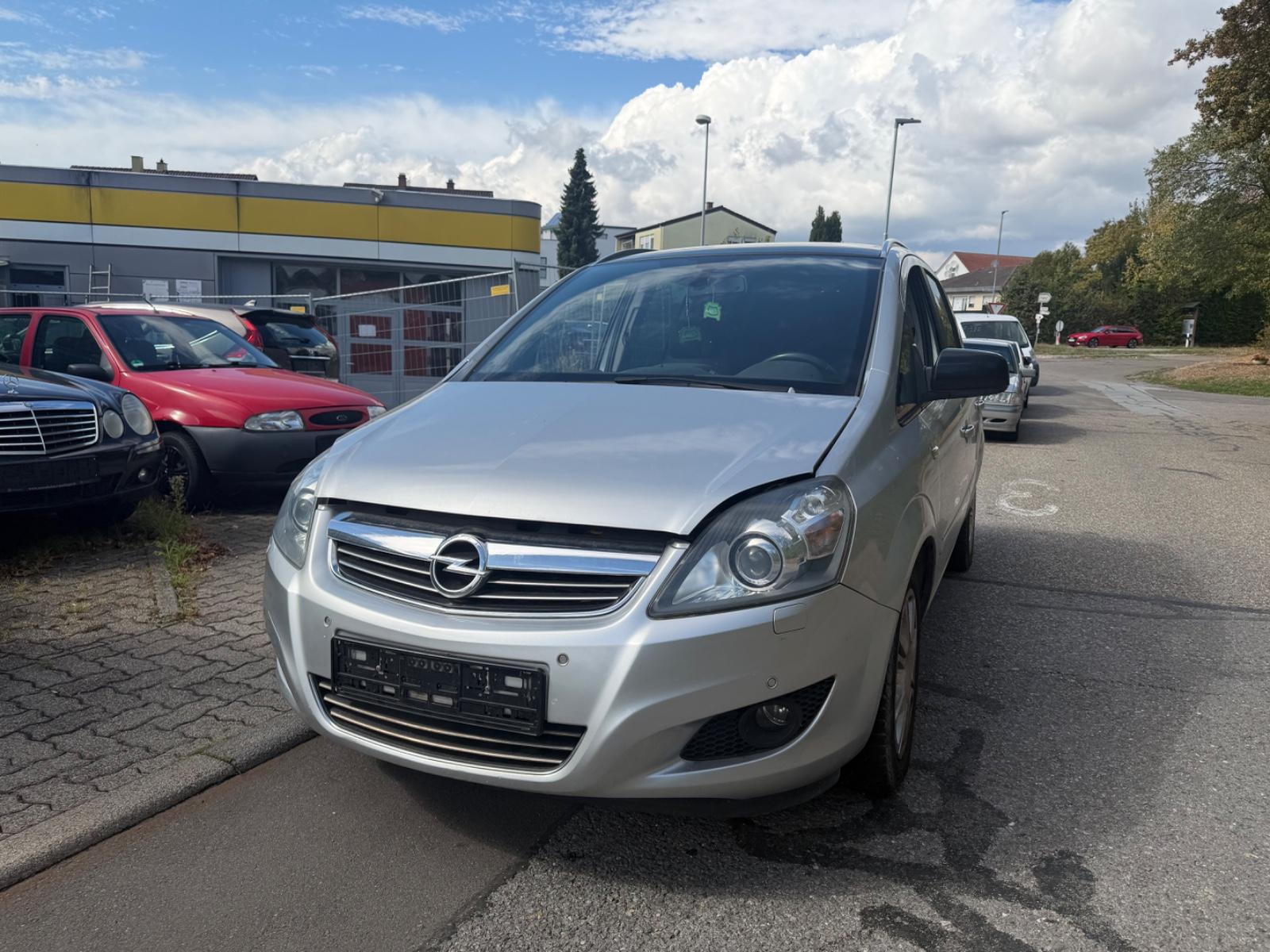 Opel Zafira B Family Plus Bi-Xenon PDC Motorprobleme