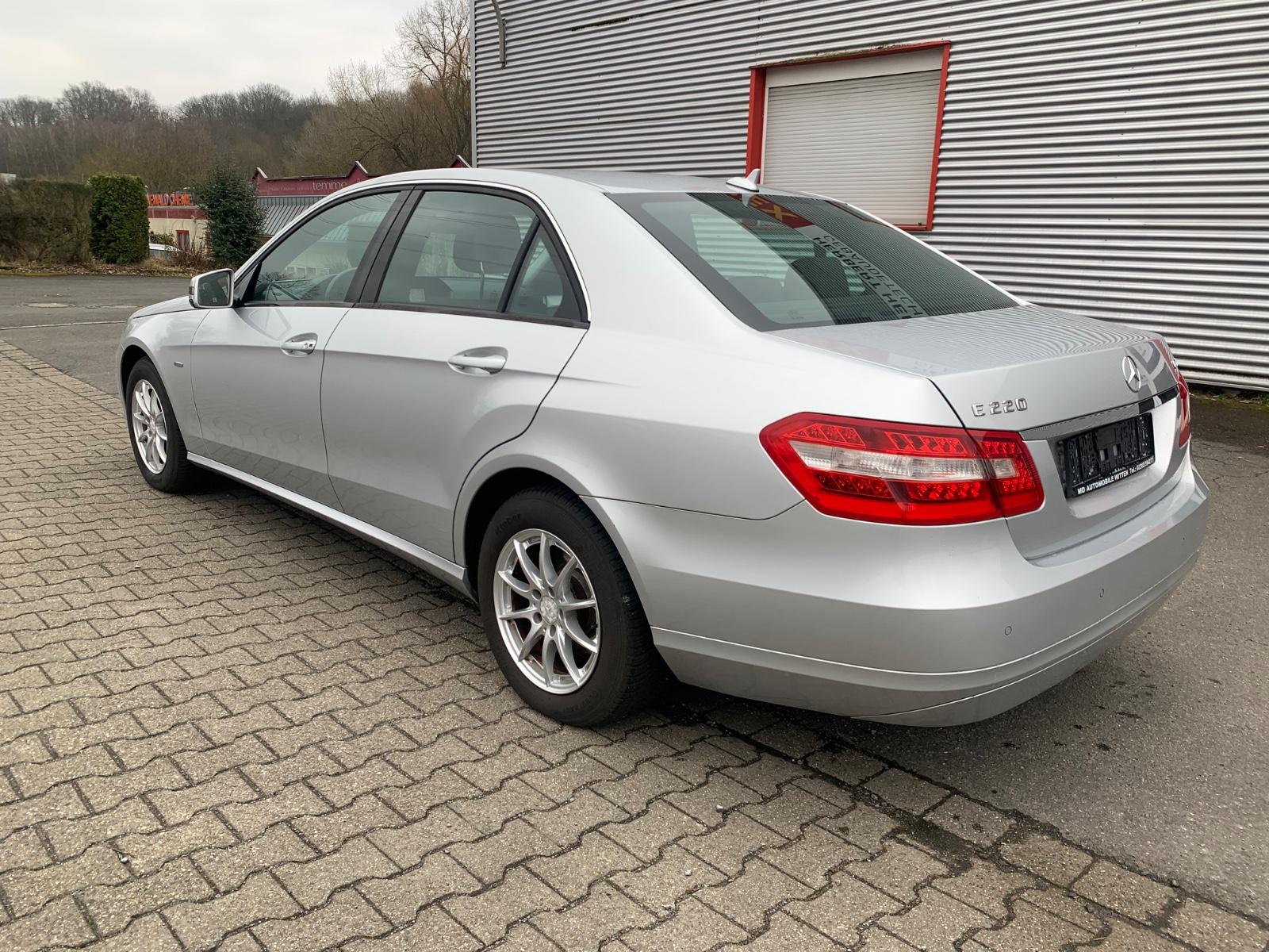 Mercedes-Benz E 220 CDI BlueEfficiency*Navi*Klima*Sitzh*PDC