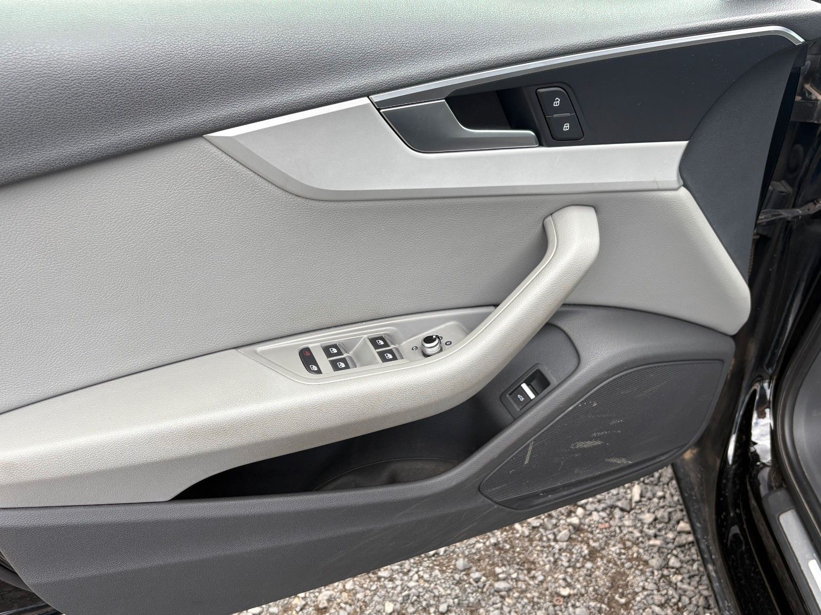 Fahrzeugabbildung Audi A4 2.0 TDI quattro Aut Navi Leder Xenon AHK SPOR