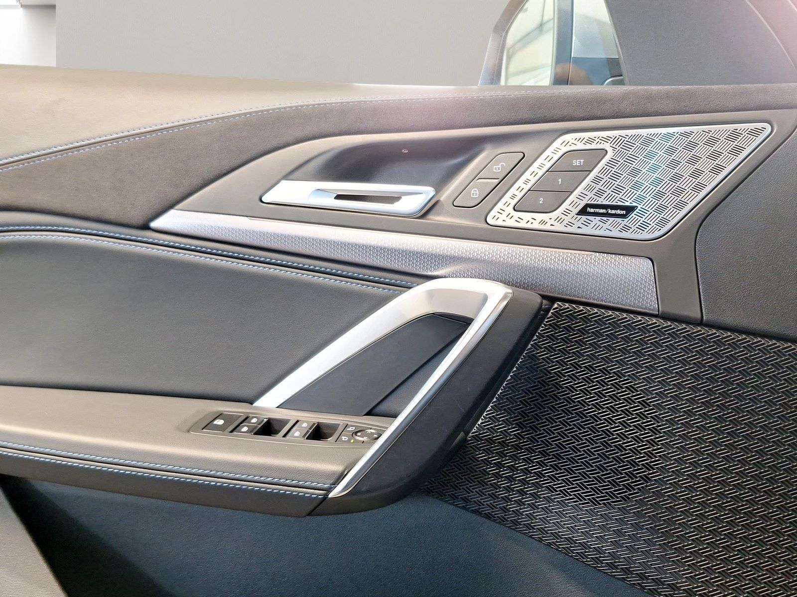 BMW iX2 - Bild 16