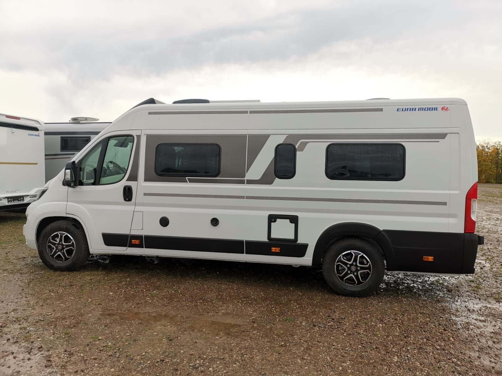 Fahrzeugabbildung Eura Mobil Van V 635 HB Fahrassistenz- & Mondial Plus Paket