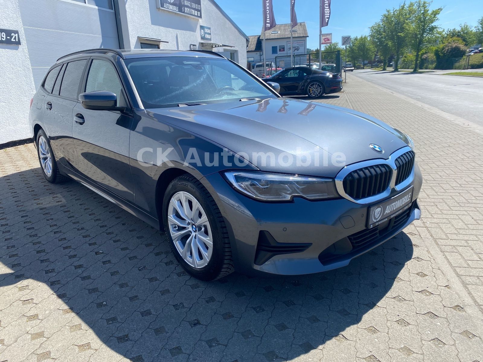 Fahrzeugabbildung BMW 318d Touring Advantage/LiveCockpit/Navi/Laser/AH