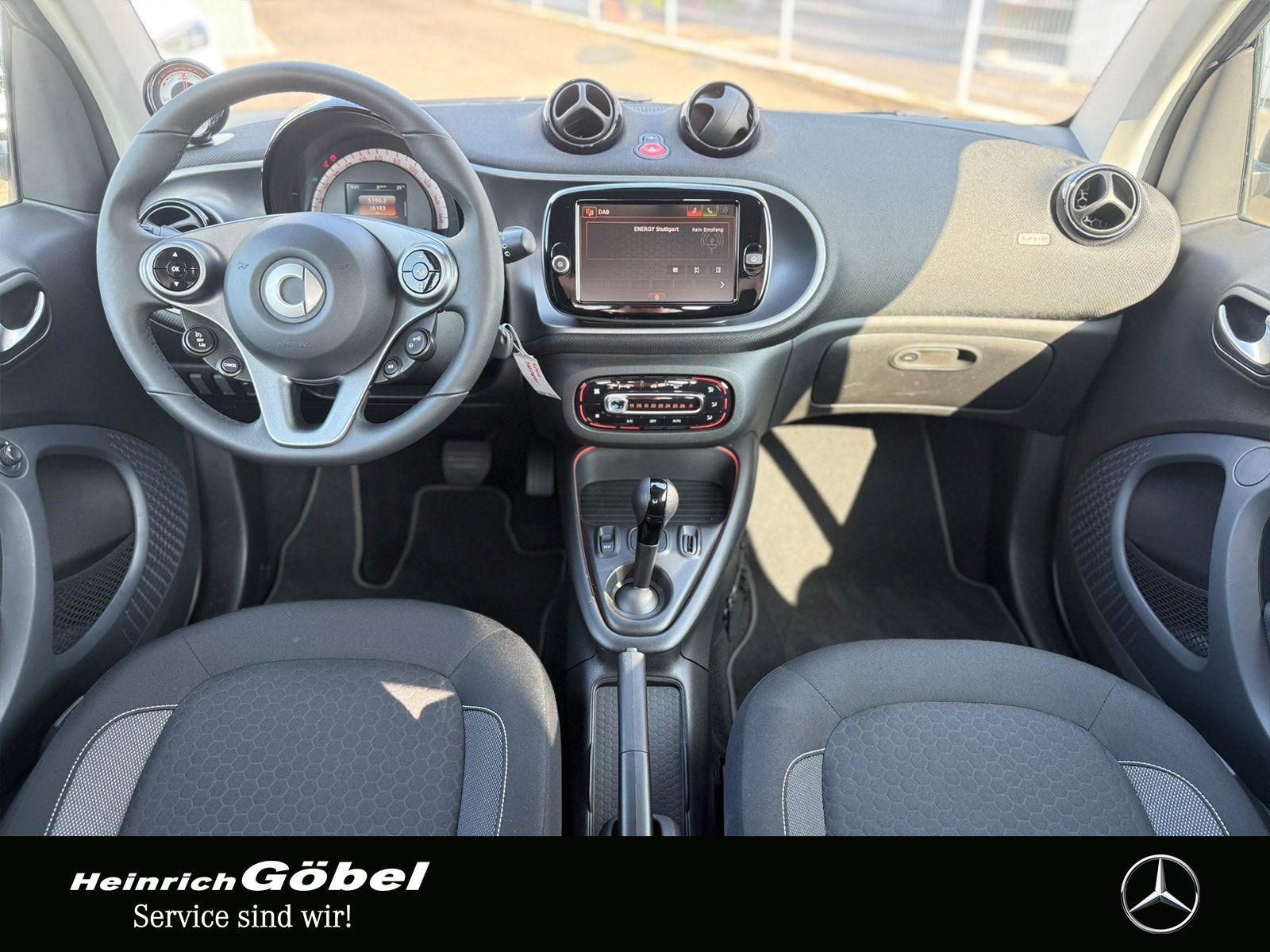 Fahrzeugabbildung Smart SMART EQ FORTWO*PANO*AMBIENTE*KAMERA*LED*PDC